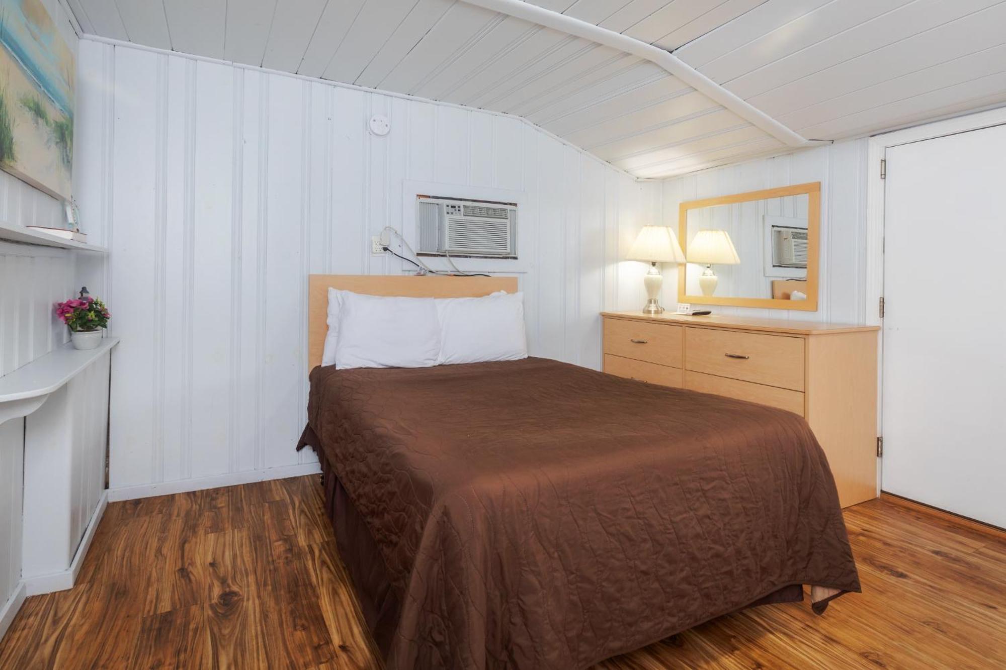 Marguerite Motel Hampton Bagian luar foto